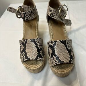 Marc Fisher LTD Snakeskin Platform Sandals 8
